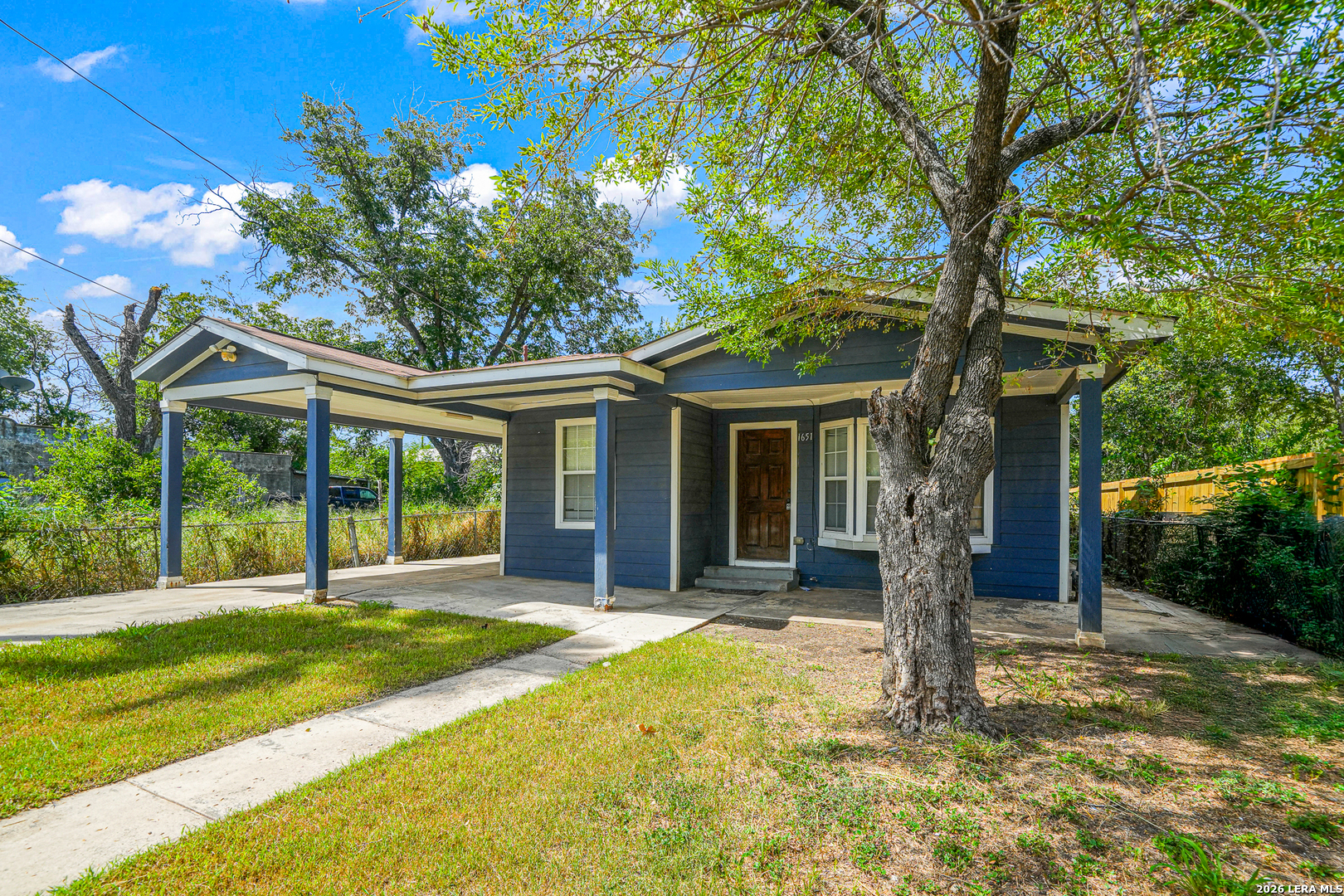 1651 S Elmendorf San Antonio TX 78207