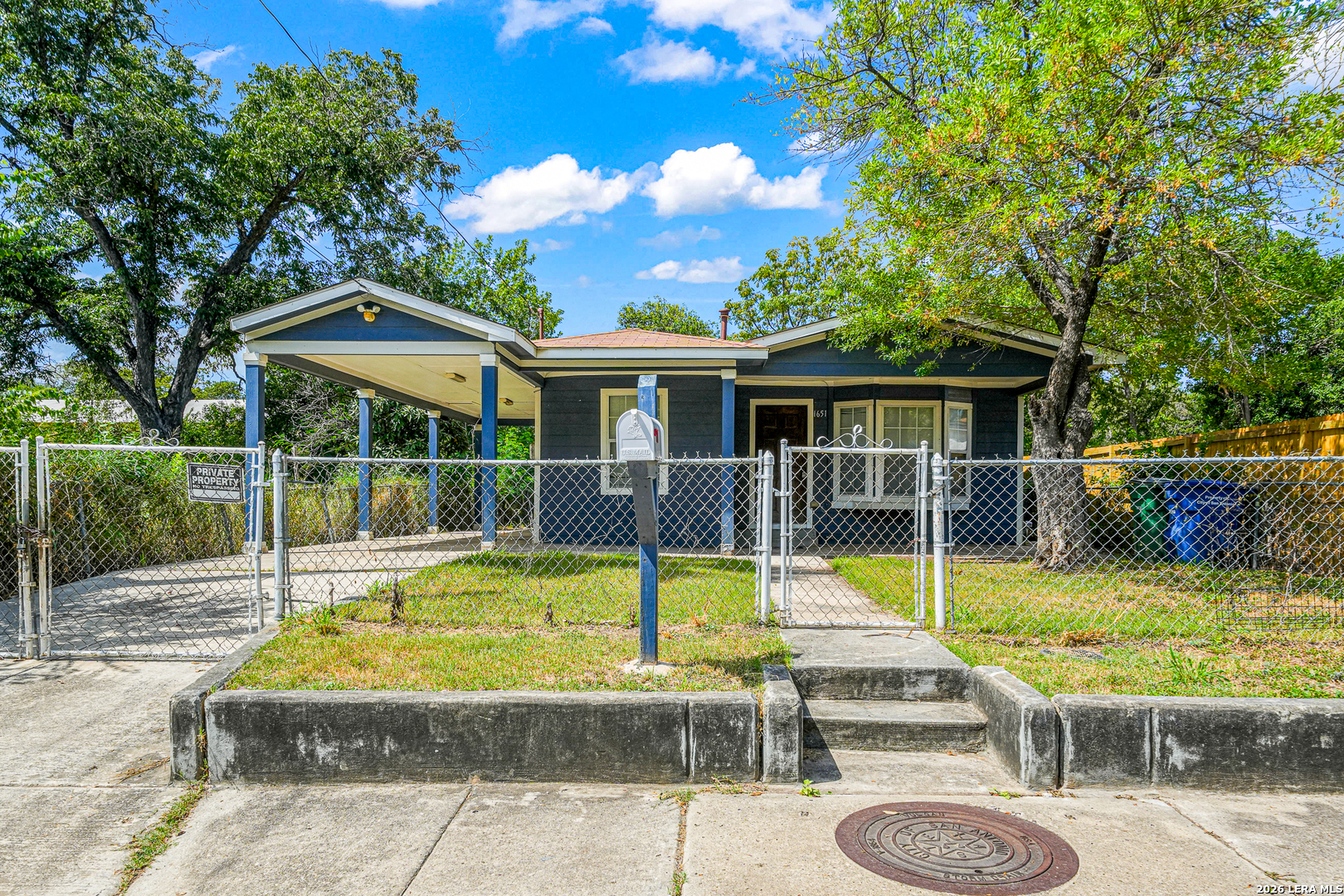 1651 S Elmendorf San Antonio TX 78207