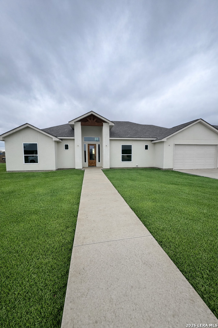 613 34th Street Hondo TX 78861