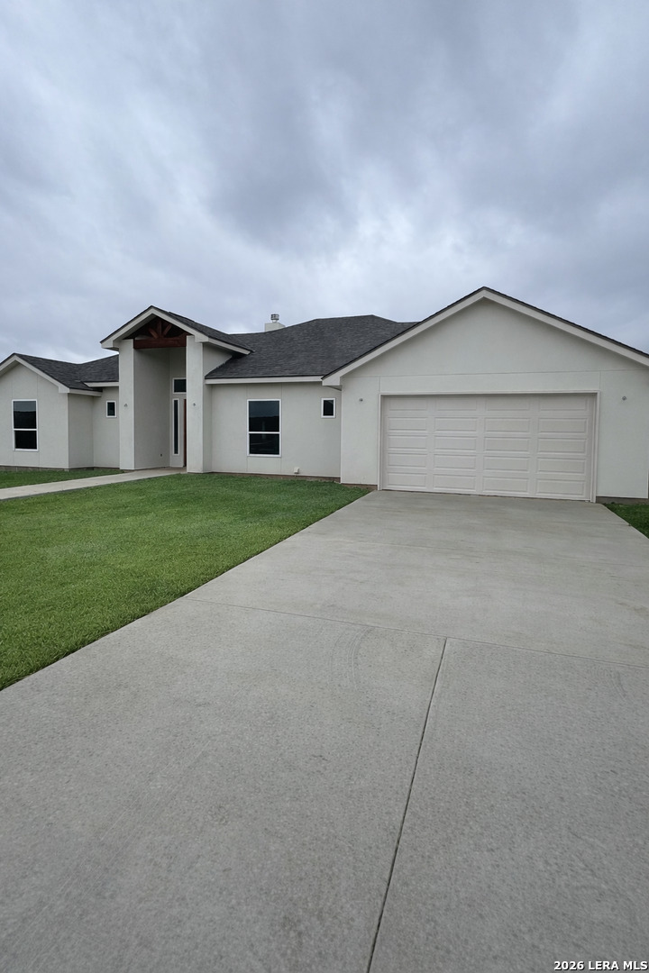 613 34th Street Hondo TX 78861