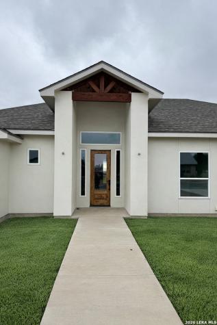 613 34th Street Hondo TX 78861