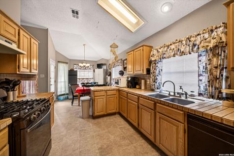 1239 Crumpet San Antonio TX 78253