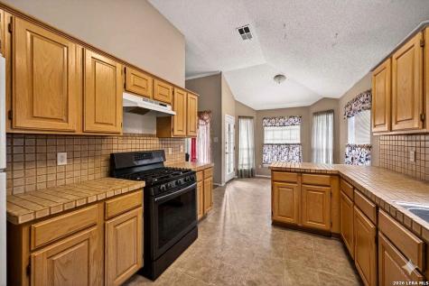 1239 Crumpet San Antonio TX 78253