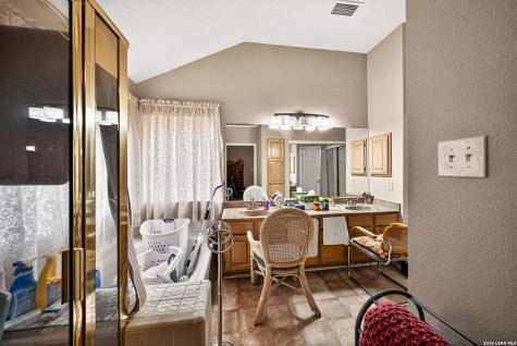 1239 Crumpet San Antonio TX 78253