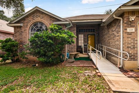 1239 Crumpet San Antonio TX 78253