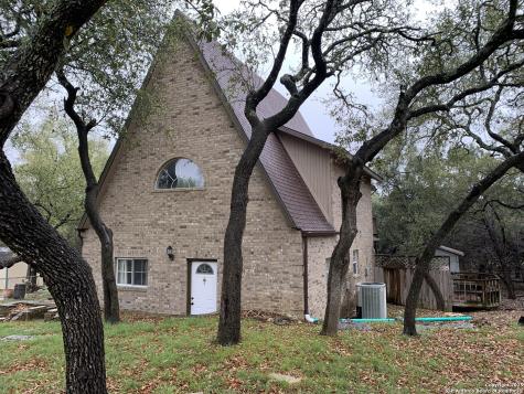 1076 Eastview Canyon Lake TX 78133