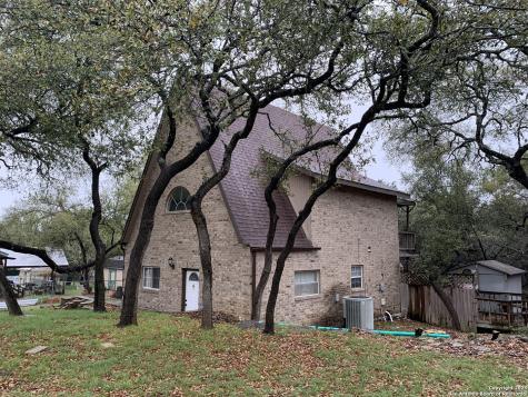 1076 Eastview Canyon Lake TX 78133