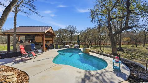 828 Shady Grove Adkins TX 78101