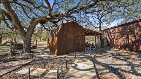 828 Shady Grove Adkins TX 78101