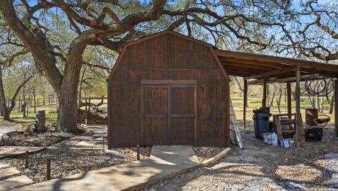 828 Shady Grove Adkins TX 78101