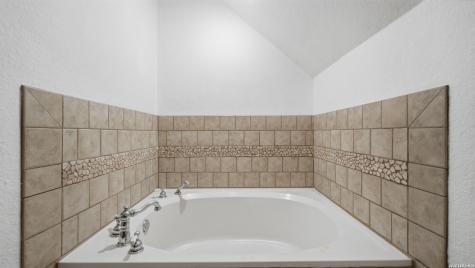 828 Shady Grove Adkins TX 78101