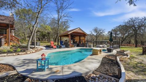 828 Shady Grove Adkins TX 78101