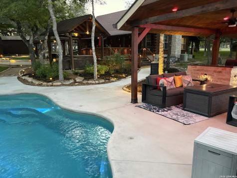 828 Shady Grove Adkins TX 78101
