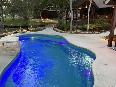 828 Shady Grove Adkins TX 78101