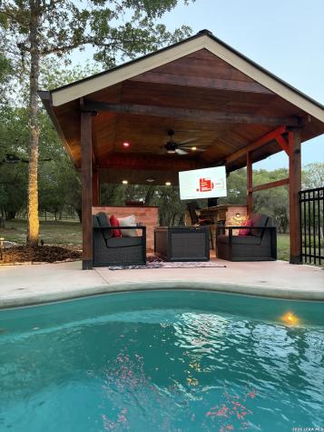828 Shady Grove Adkins TX 78101