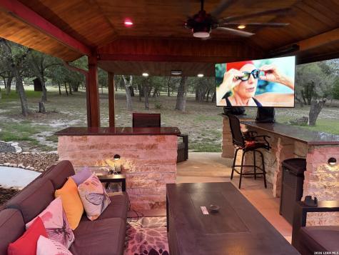 828 Shady Grove Adkins TX 78101