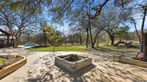 828 Shady Grove Adkins TX 78101