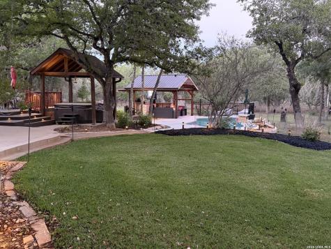 828 Shady Grove Adkins TX 78101