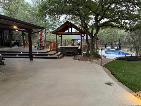 828 Shady Grove Adkins TX 78101