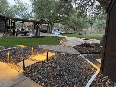 828 Shady Grove Adkins TX 78101