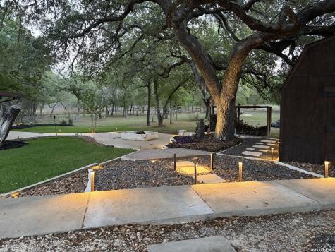 828 Shady Grove Adkins TX 78101