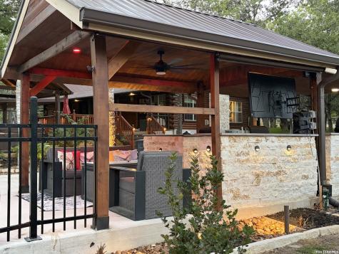 828 Shady Grove Adkins TX 78101