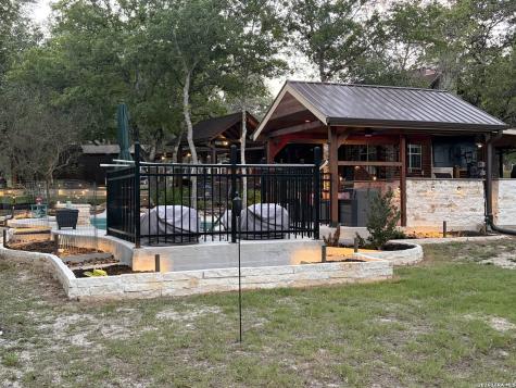 828 Shady Grove Adkins TX 78101