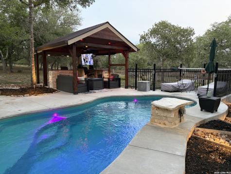 828 Shady Grove Adkins TX 78101
