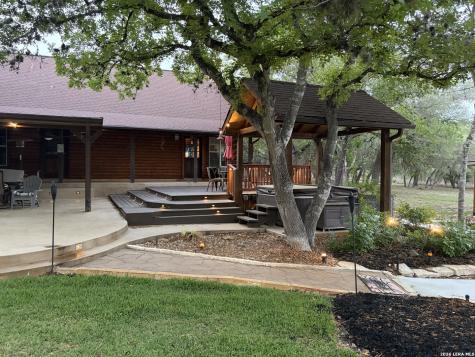 828 Shady Grove Adkins TX 78101