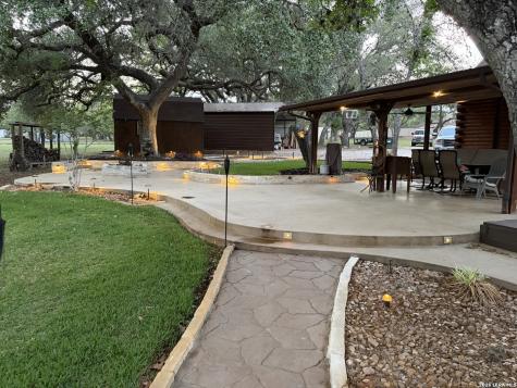 828 Shady Grove Adkins TX 78101