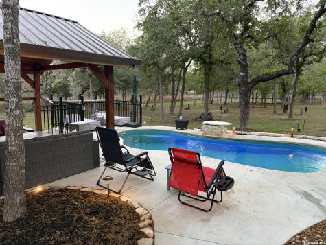 828 Shady Grove Adkins TX 78101