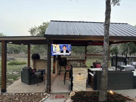 828 Shady Grove Adkins TX 78101