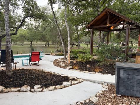 828 Shady Grove Adkins TX 78101