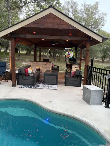 828 Shady Grove Adkins TX 78101