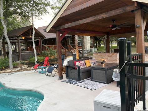 828 Shady Grove Adkins TX 78101
