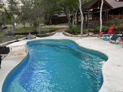 828 Shady Grove Adkins TX 78101