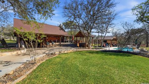 828 Shady Grove Adkins TX 78101