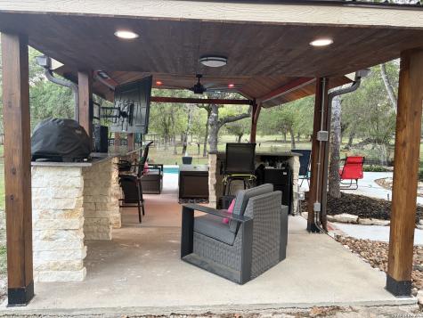 828 Shady Grove Adkins TX 78101