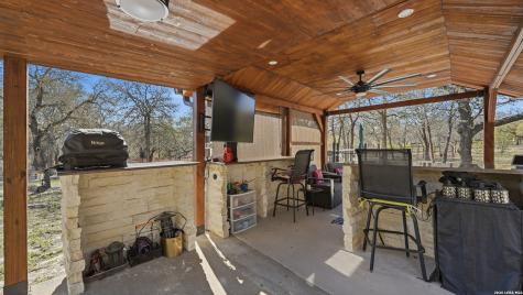 828 Shady Grove Adkins TX 78101