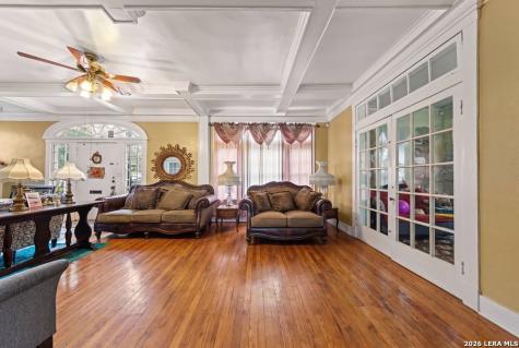 112 E Mistletoe Avenue San Antonio TX 78212