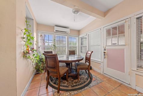 112 E Mistletoe Avenue San Antonio TX 78212