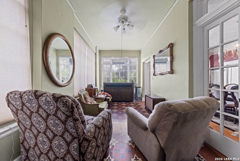 112 E Mistletoe Avenue San Antonio TX 78212