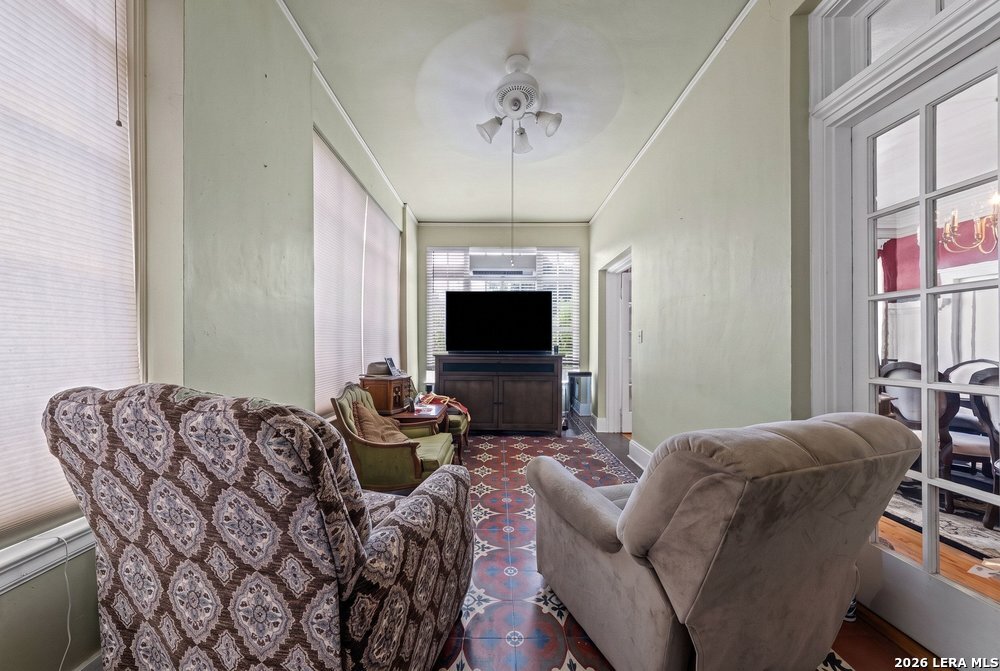 112 E Mistletoe Avenue San Antonio TX 78212