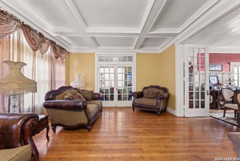 112 E Mistletoe Avenue San Antonio TX 78212
