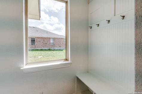 109 Willow Oak Trail Floresville TX 78114