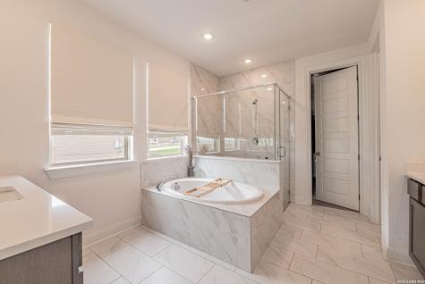 109 Willow Oak Trail Floresville TX 78114