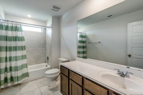 109 Willow Oak Trail Floresville TX 78114