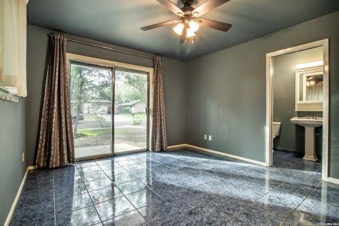6702 Forest Dell Street San Antonio TX 78240