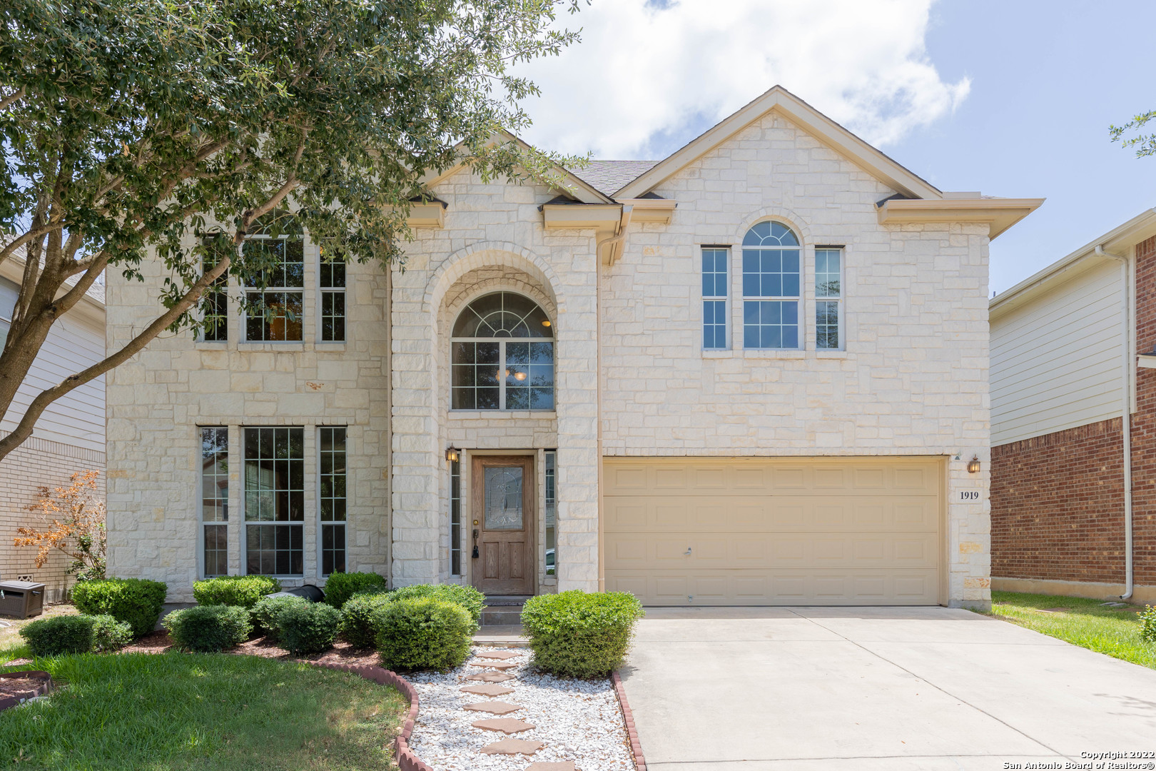 1919 Ponce De Leon Windcrest TX 78239