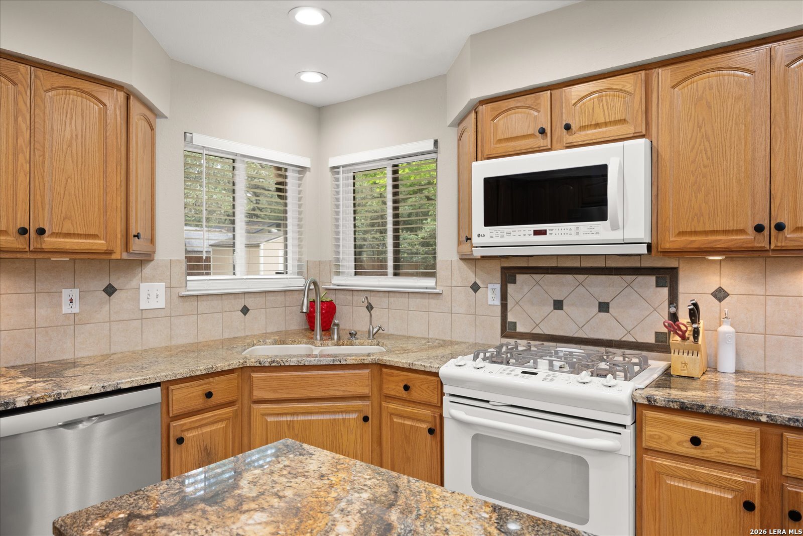 421 Skyforest Drive Hollywood Park TX 78232